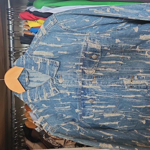 NEW! DISTRESSED DENIM JACKET SIZE MEDIUM - Picture 3 of 5